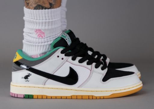 DeepSeek成全球增速最快AI应用，阿里腾讯百度接入/微信朋友圈新增「仅提醒朋友与我的互动」/苹果AI或4月开始支持中文