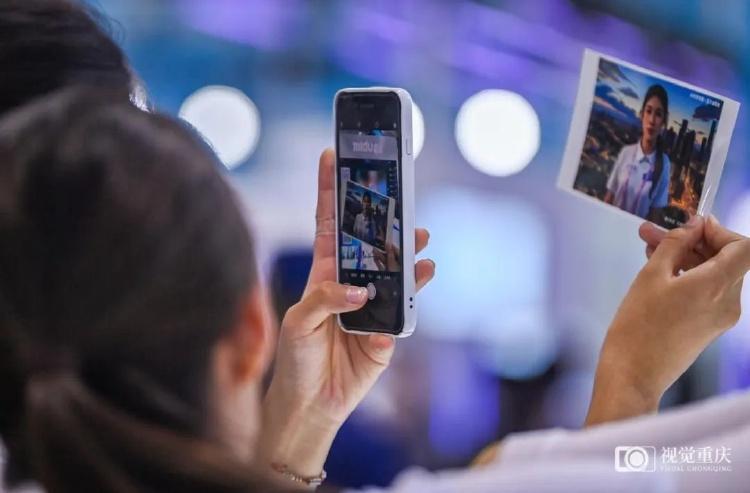 对话DeepSeek：我们是否正在被AI“驯化”