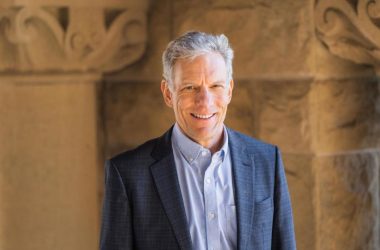 马修·杰克逊：在AI时代，没有工作绝对稳固-Ai设计师学院