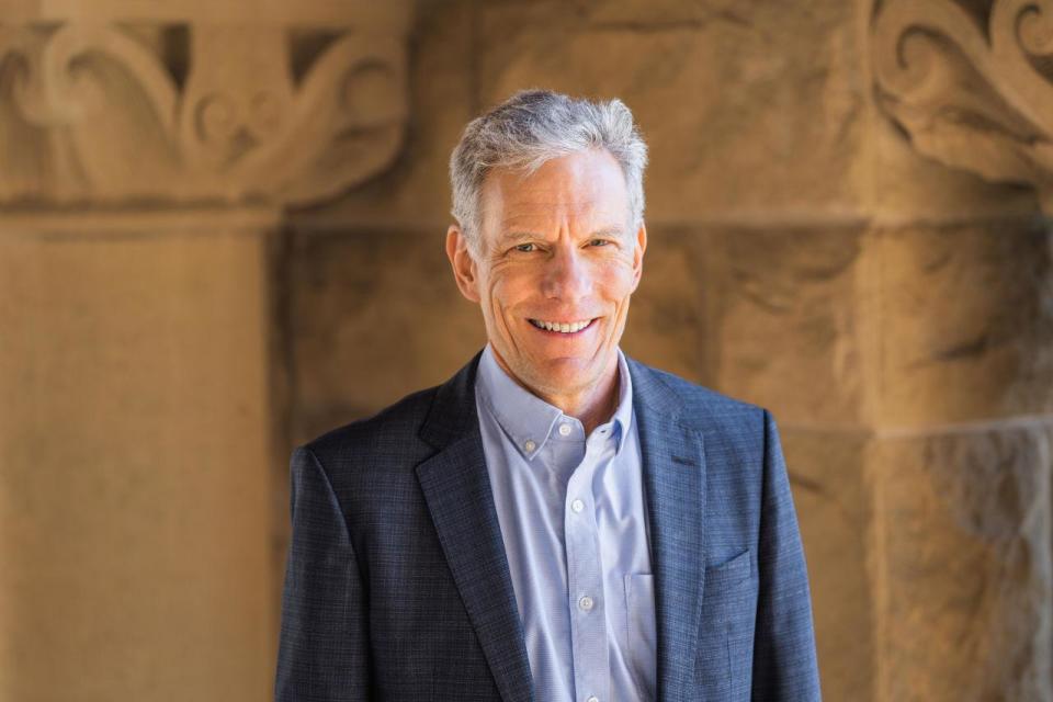 马修·杰克逊:面对AI,没有什么工作是永远安全的