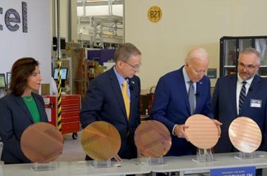 美媒疑惑:芯片受限,中国为何在AI领域依然快速突破?-Ai设计师学院