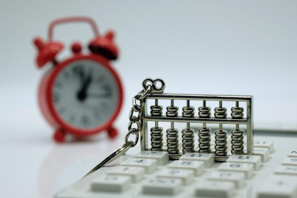 科技巨头“烧钱”加码AI基础设施：数据中心需求激增、资本支出飙升