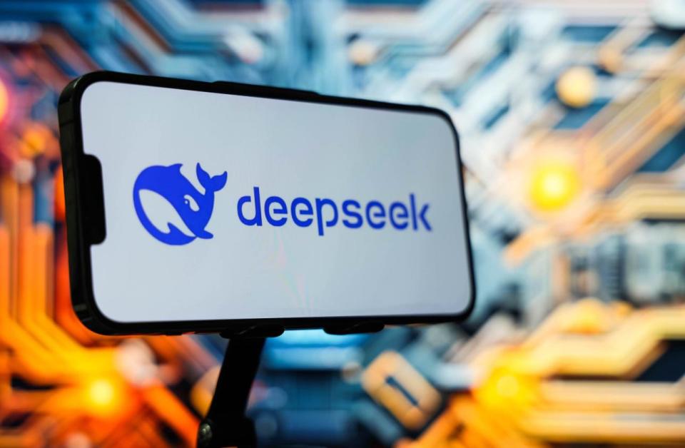 DeepSeek加码开源,清华浙大缘何成中国AI关键力量
