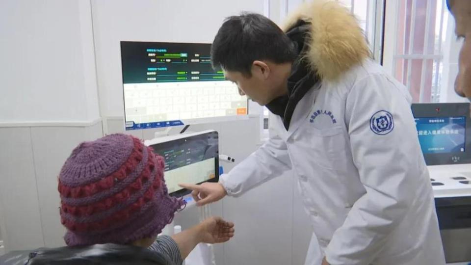 两会定调“人工智能+”扩规模,中国企业如何跑出AI落地加速度?