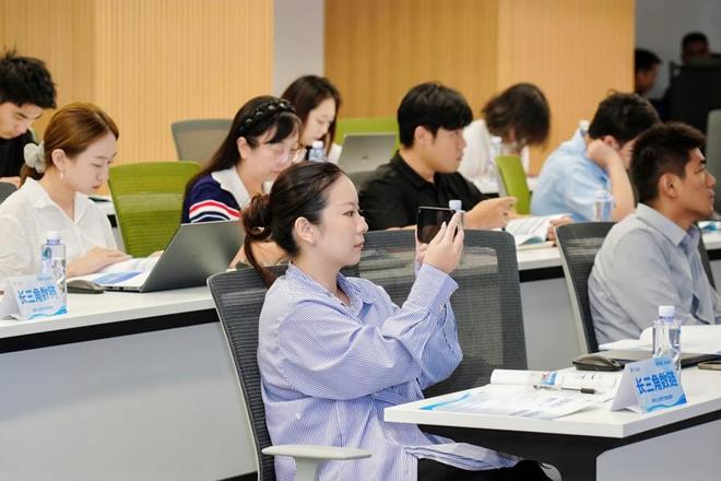 徐汇举办活动，破解数字人才培养“最后一公里”难题