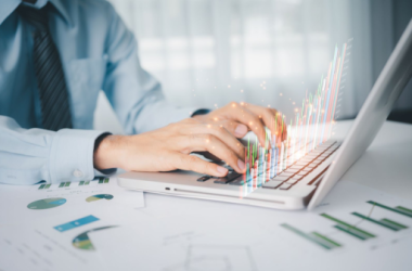 大模型发展遇瓶颈，科技巨头竞相布局AI智能体，机构预计未来五年市场规模激增420亿美元-Ai设计师学院