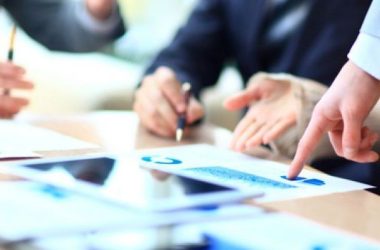 工业富联Q2 AI服务器收入同比激增三倍，行业价格战风险加剧-Ai设计师学院