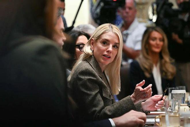 美国司法部破获柬埔寨史上最大电信诈骗网络，没收资产近13亿